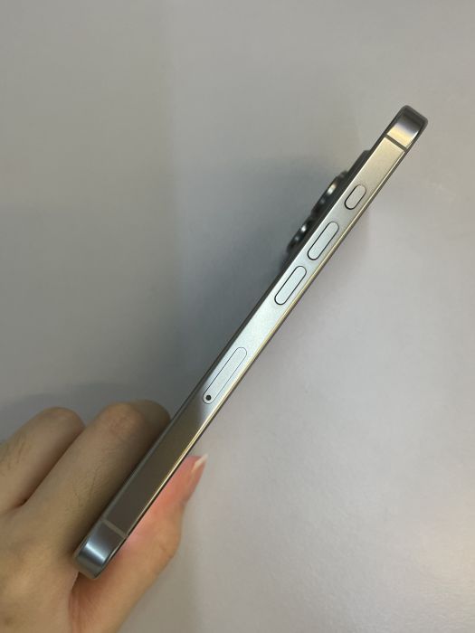 iPhone 16 Pro · 2/9