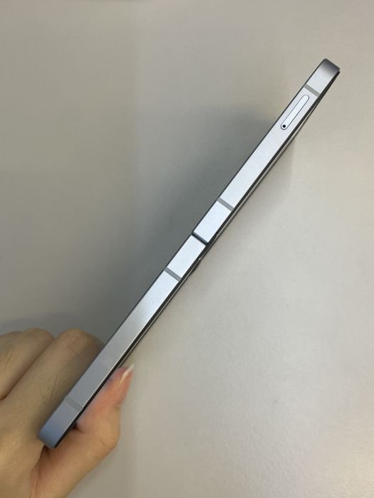 Samsung Galaxy Z Flip 6 · 2/7