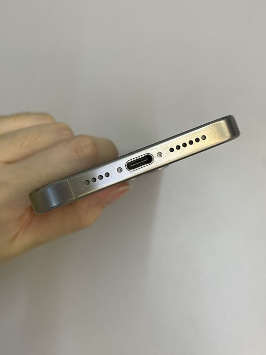 iPhone 15 Pro Max · 4/9