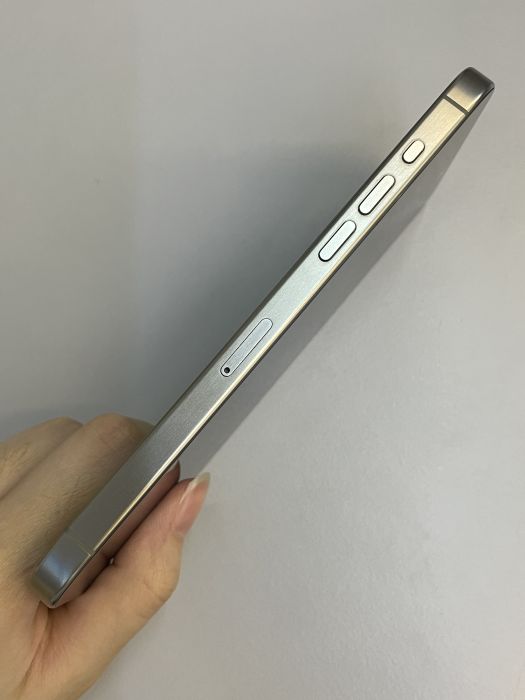iPhone 15 Pro Max · 2/9