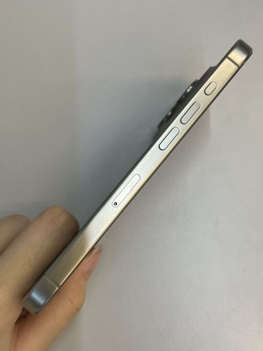 iPhone 15 Pro · 2/9