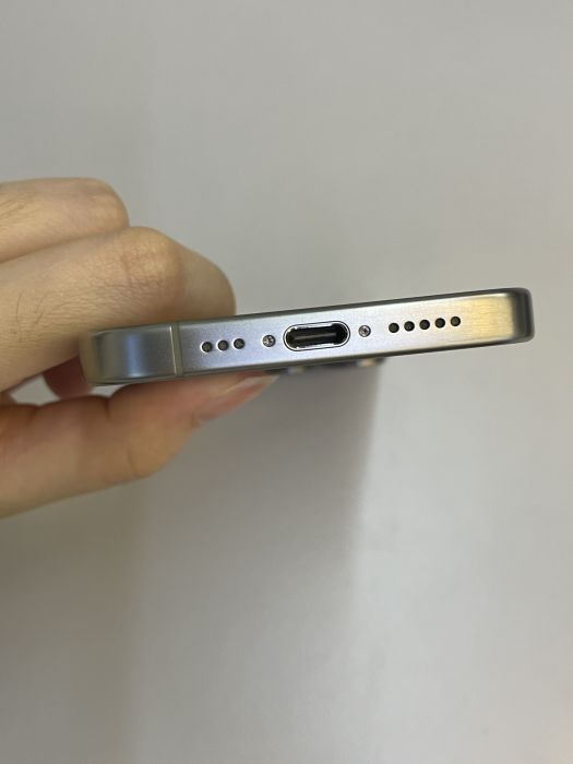 iPhone 15 Pro · 4/9