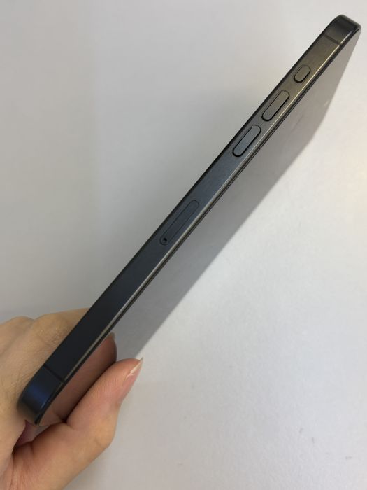 iPhone 15 Pro Max · 2/9