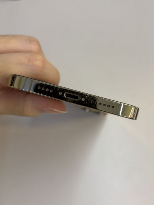 iPhone 12 Pro Max · 4/10