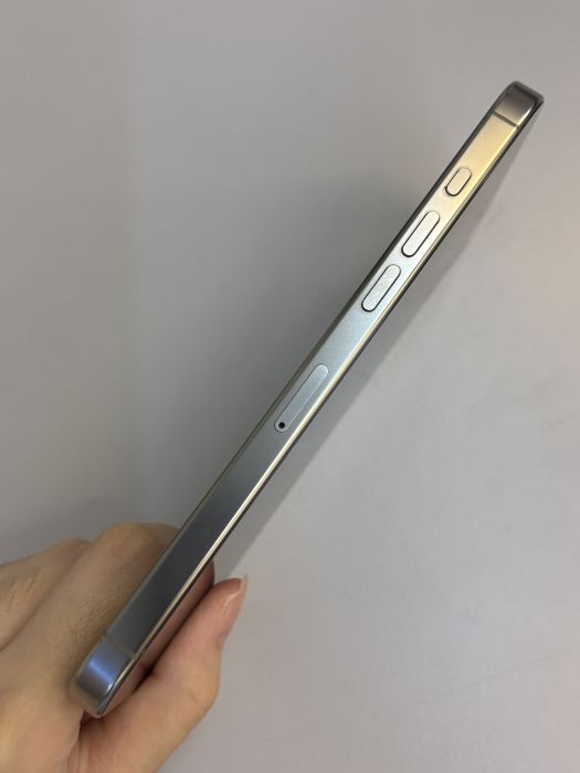 iPhone 16 Pro Max · 2/9