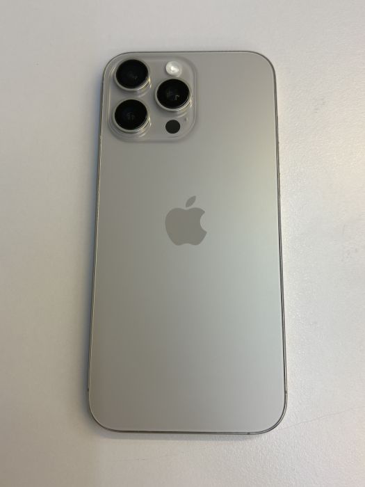 iPhone 16 Pro Max · 1/9
