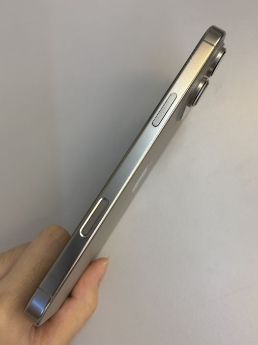 iPhone 16 Pro Max · 3/9