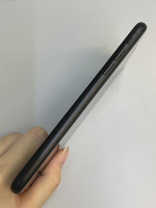 iPhone XR · 2/9