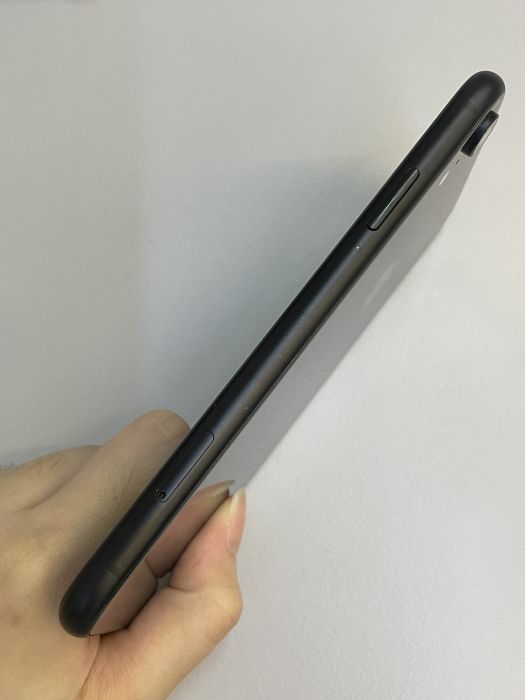 iPhone XR · 3/9