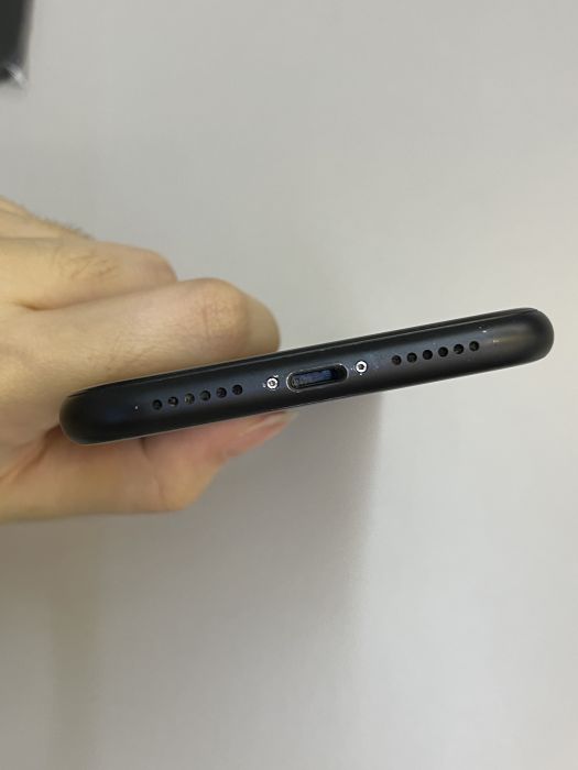 iPhone XR · 4/9