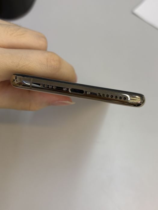 iPhone XS Max · 4/10