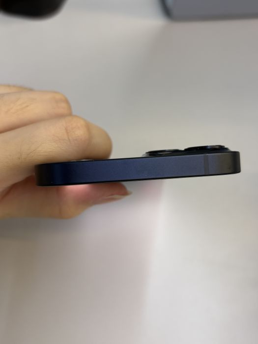 iPhone 13 · 4/9