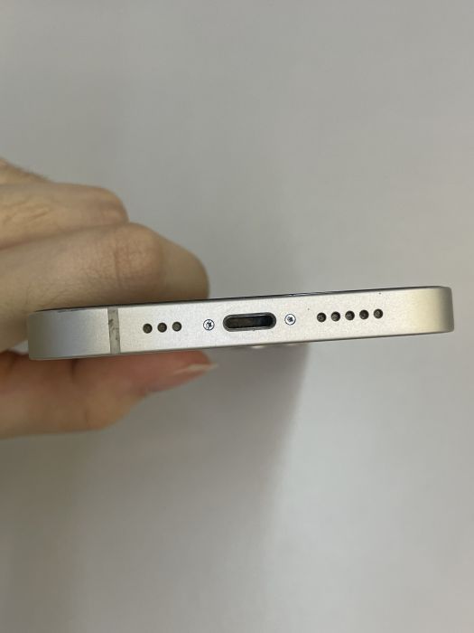 iPhone 13 · 4/9