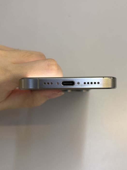 iPhone 15 Pro · 4/10