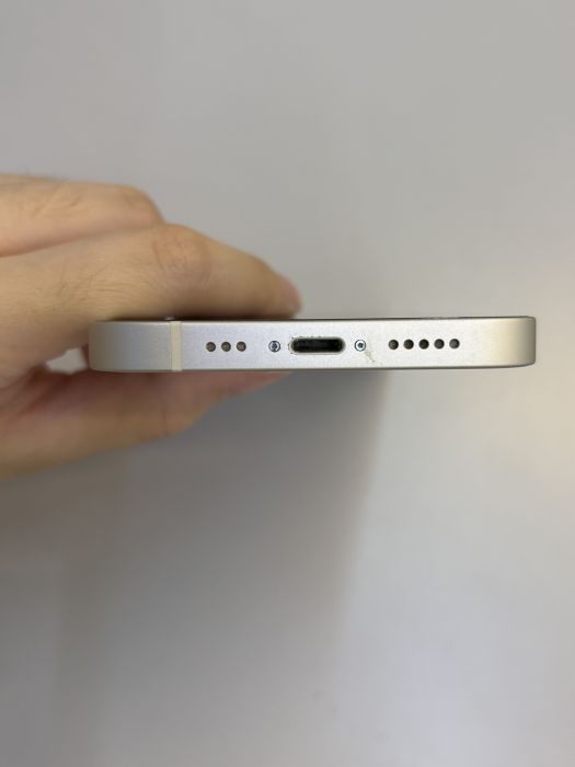 iPhone 13 · 4/9