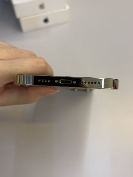 iPhone 13 Pro Max · 4/10