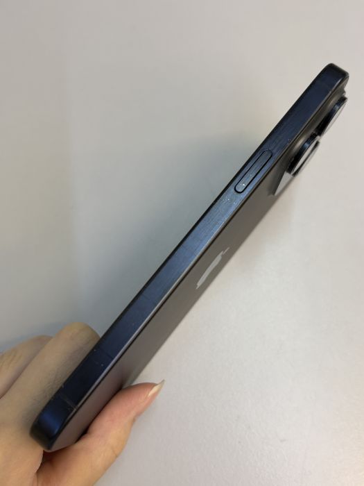 iPhone 15 Pro Max · 3/9