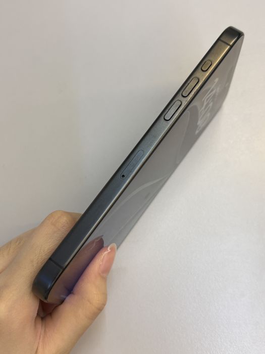 iPhone 15 Pro Max · 2/9