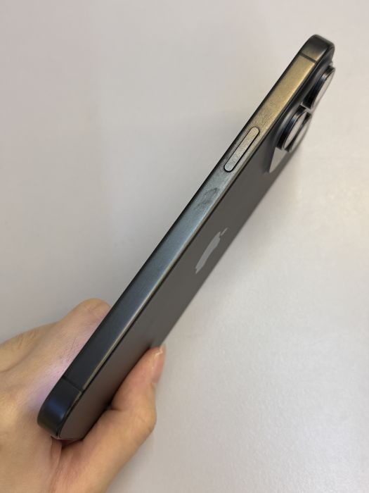 iPhone 15 Pro Max · 3/9