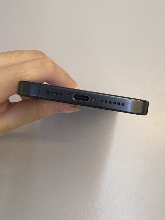 iPhone 15 Pro Max · 4/9
