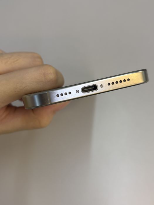 iPhone 15 Pro Max · 4/9