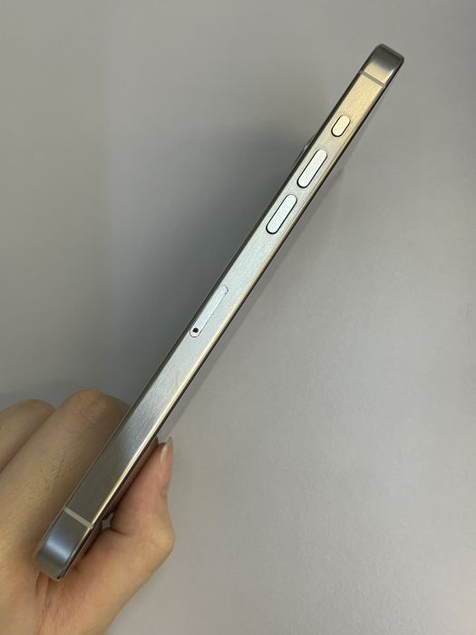 iPhone 15 Pro Max · 2/9
