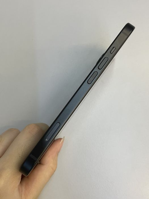 iPhone 15 · 2/9