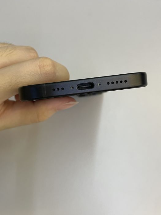 iPhone 15 · 4/9