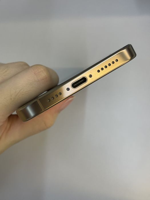 iPhone 16 Pro Max · 4/9