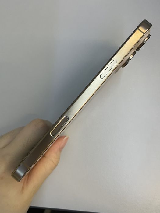 iPhone 16 Pro Max · 3/9