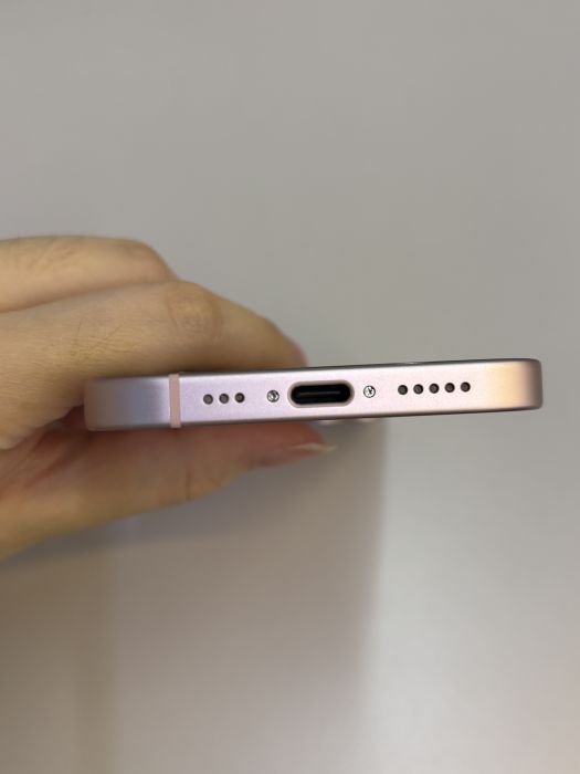 iPhone 15 · 4/9
