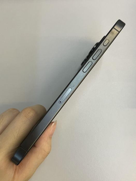 iPhone 15 Pro Max · 2/9