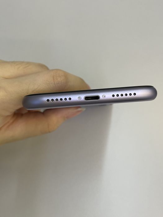 iPhone 11 · 4/9