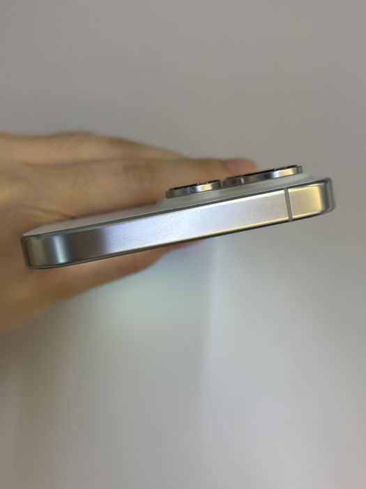 iPhone 16 Pro Max · 5/9
