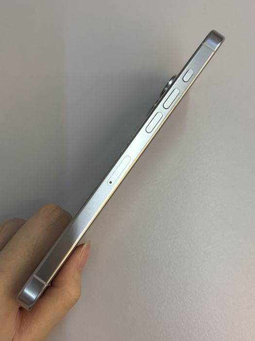 iPhone 16 Pro Max · 2/9