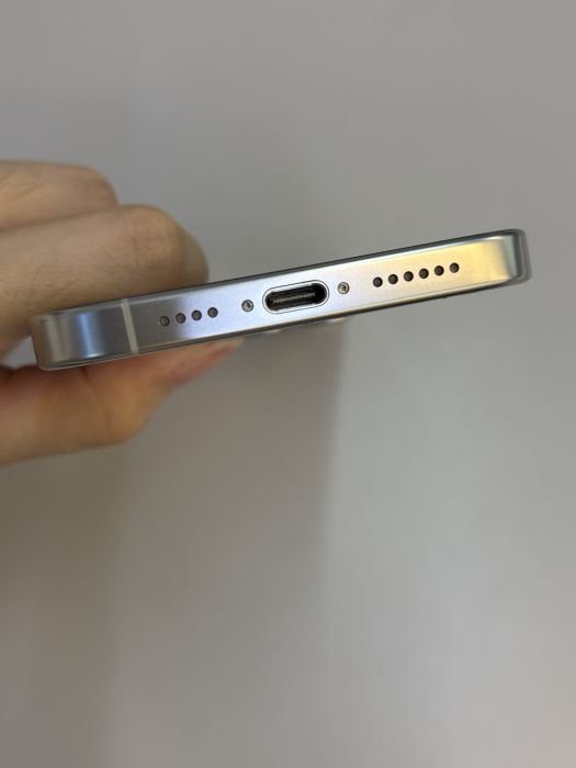 iPhone 16 Pro Max · 4/9