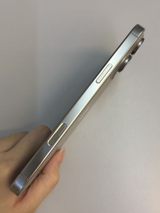 iPhone 16 Pro Max · 3/9