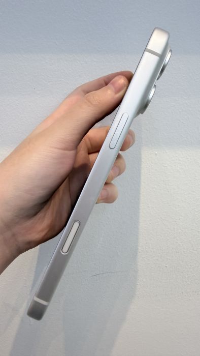 iPhone 17 Pro Max · 2/8