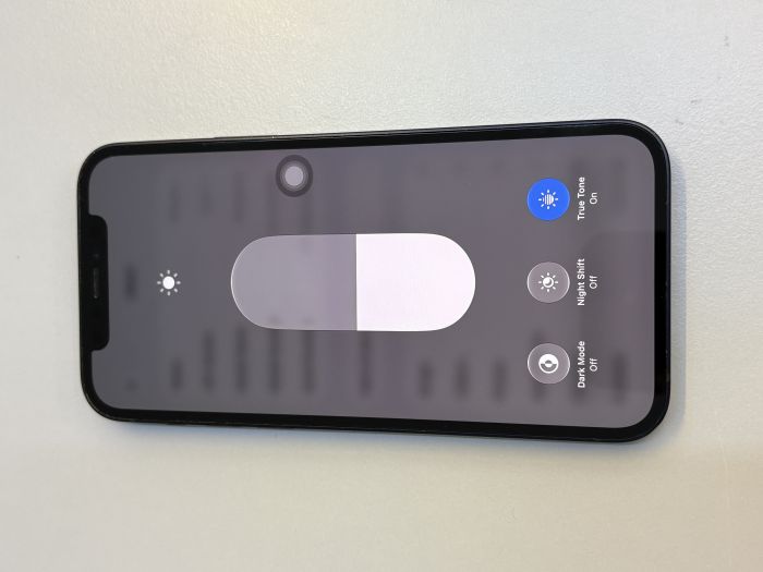 iPhone 12 · 6/10