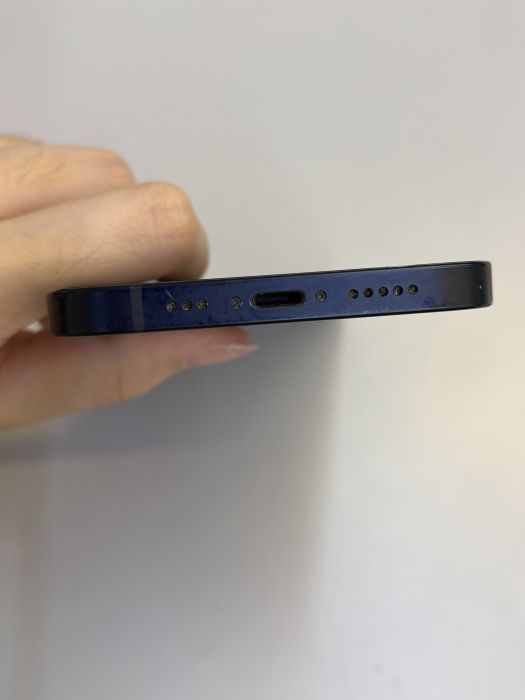 iPhone 12 · 4/10