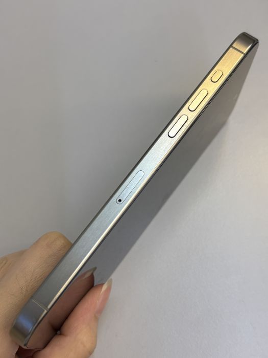 iPhone 15 Pro Max · 2/9