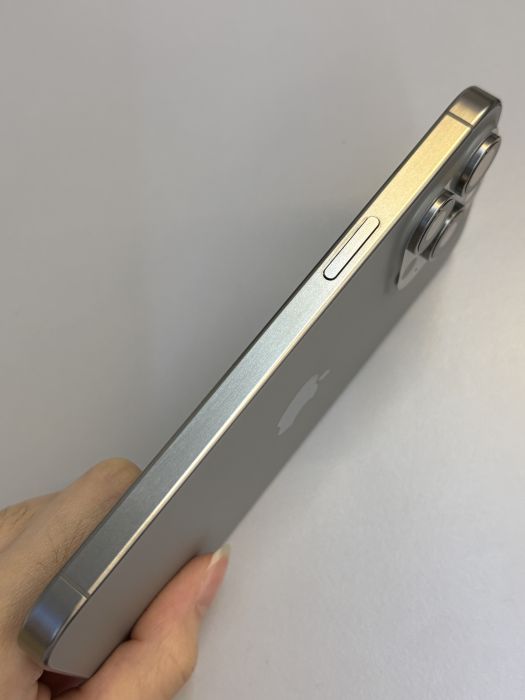 iPhone 15 Pro Max · 3/9