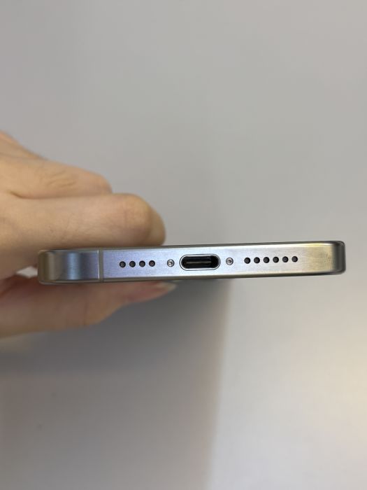 iPhone 15 Pro Max · 4/9