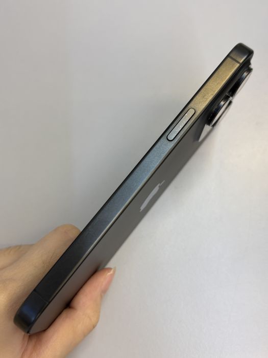 iPhone 15 Pro Max · 3/9