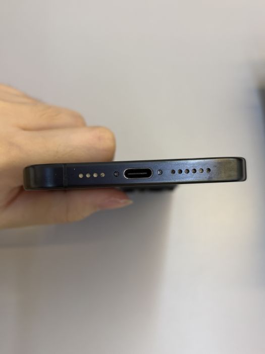 iPhone 15 Pro Max · 4/9