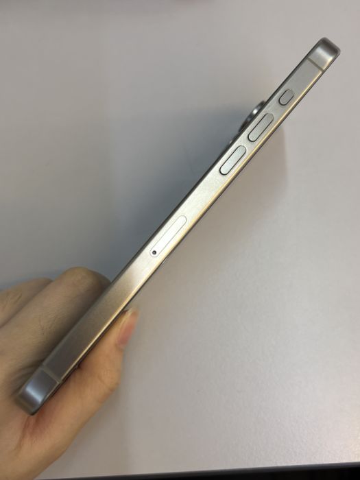 iPhone 15 Pro Max · 2/9