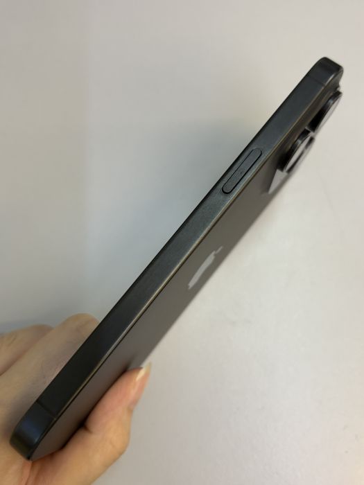iPhone 15 Pro Max · 3/9