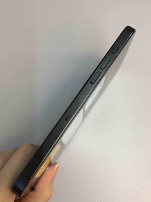 iPhone 15 Pro Max · 2/9