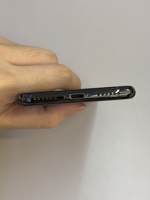 iPhone X · 4/9