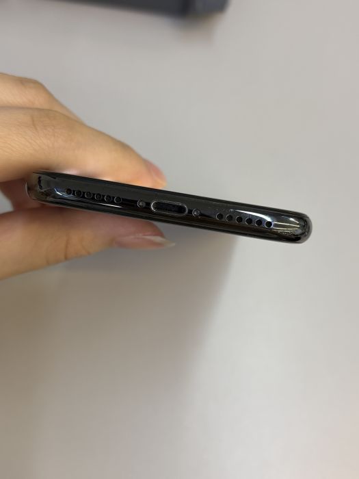 iPhone X · 4/9